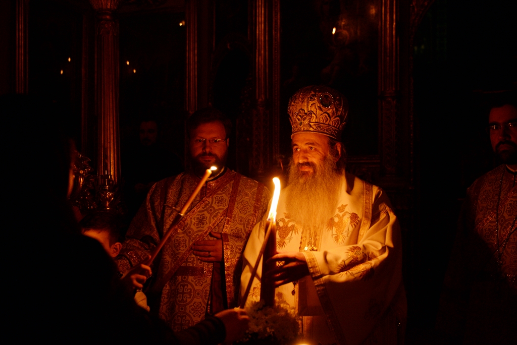 foto: Adrian Sarbu Slujba Sfintelor Paști la Catedrala Mitropolitană – „Hristos a înviat și S-a făcut început al învierii noastre”