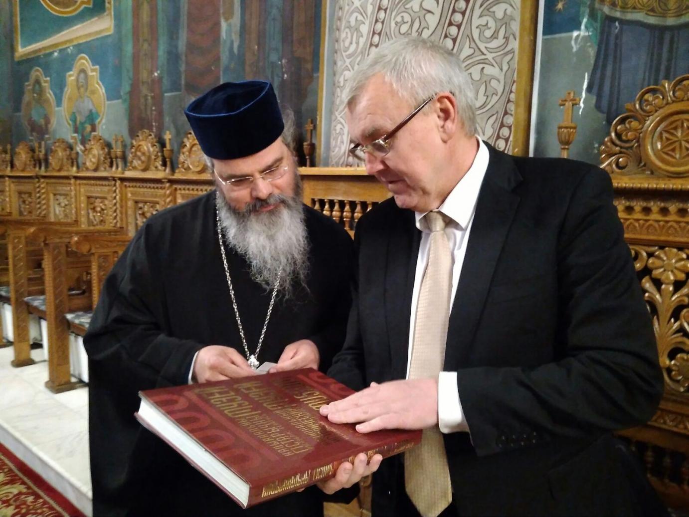 Ambasadorul Republicii Belarus în vizită la Episcopia Hușilor