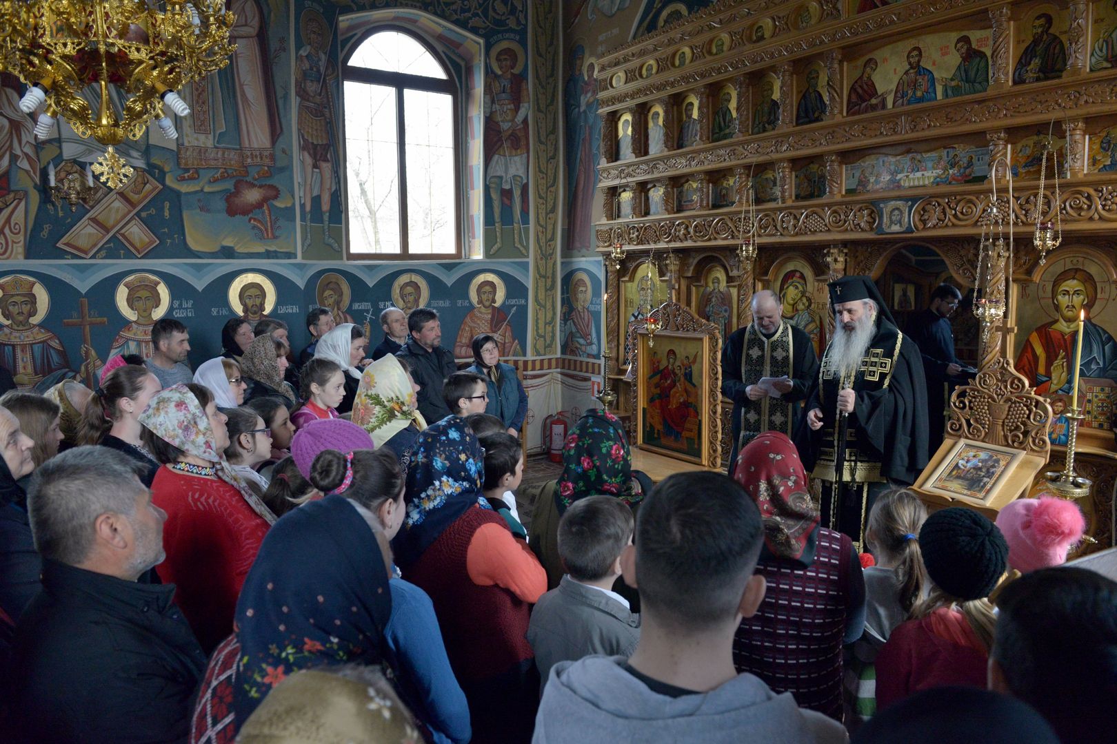 IPS Mitropolit Teofan în vizită pastorală la parohiile din Arhiepiscopia Iaşilor