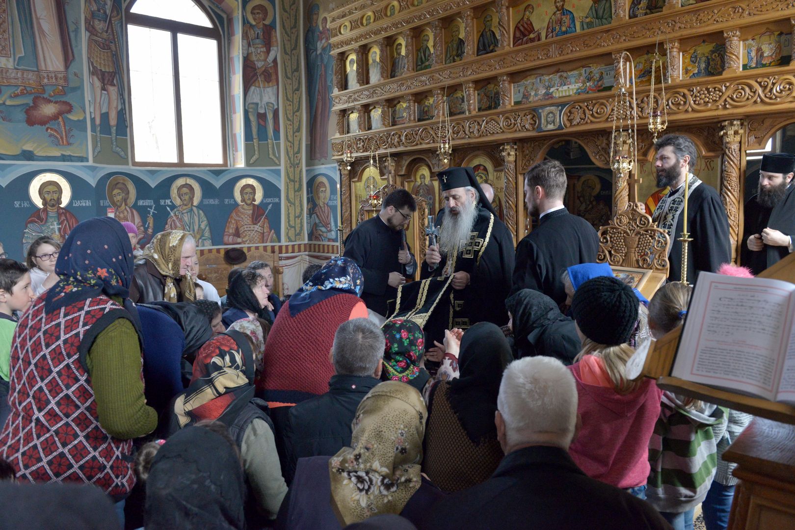 IPS Mitropolit Teofan în vizită pastorală la parohiile din Arhiepiscopia Iaşilor