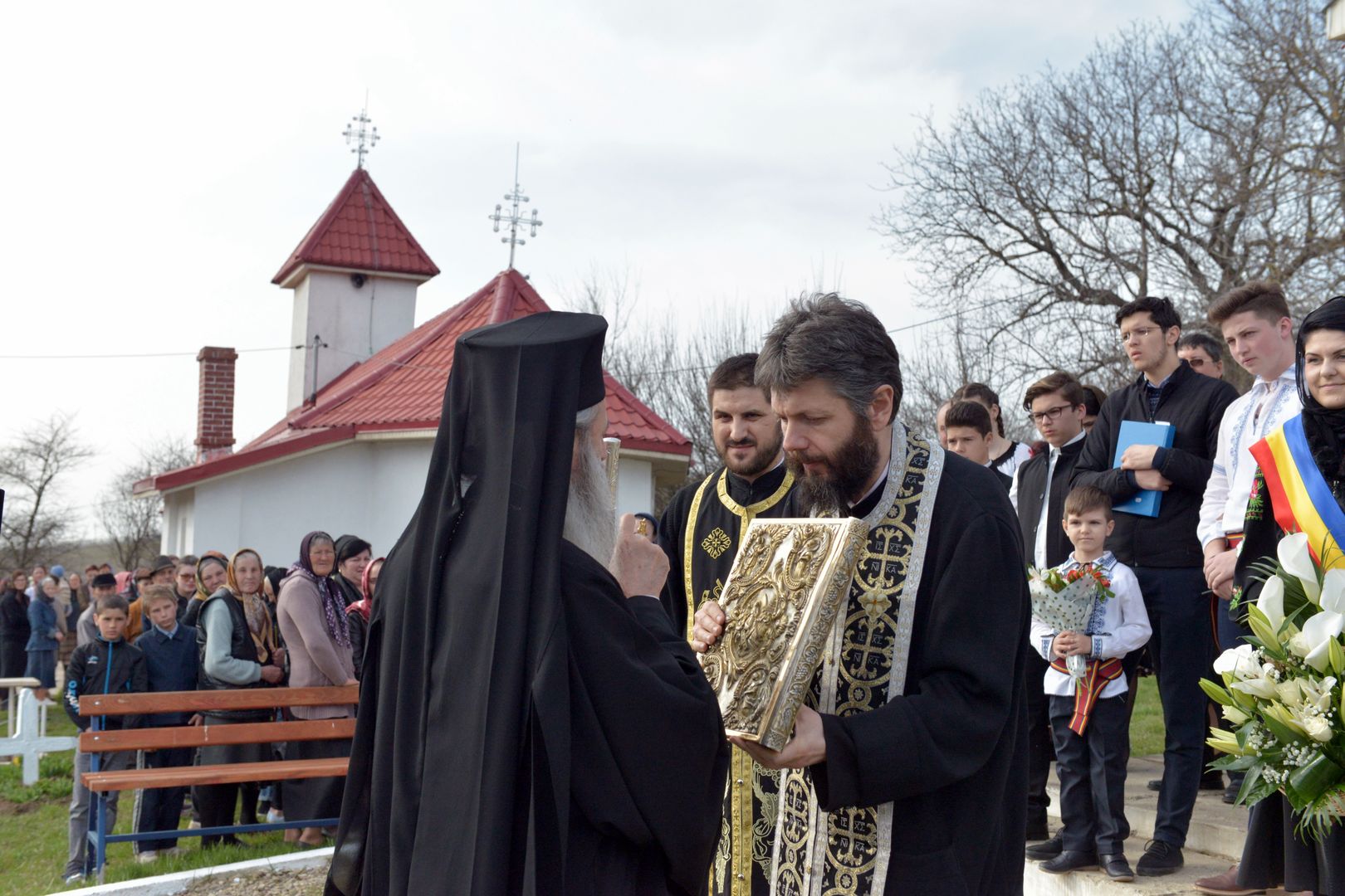 IPS Mitropolit Teofan în vizită pastorală la parohiile din Arhiepiscopia Iaşilor