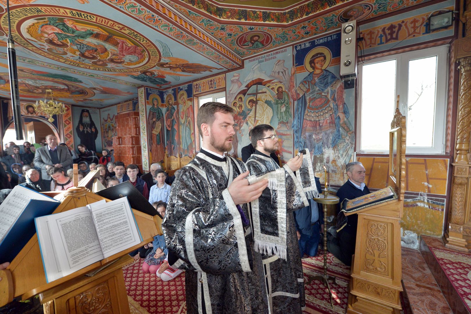 IPS Mitropolit Teofan în vizită pastorală la parohiile din Arhiepiscopia Iaşilor