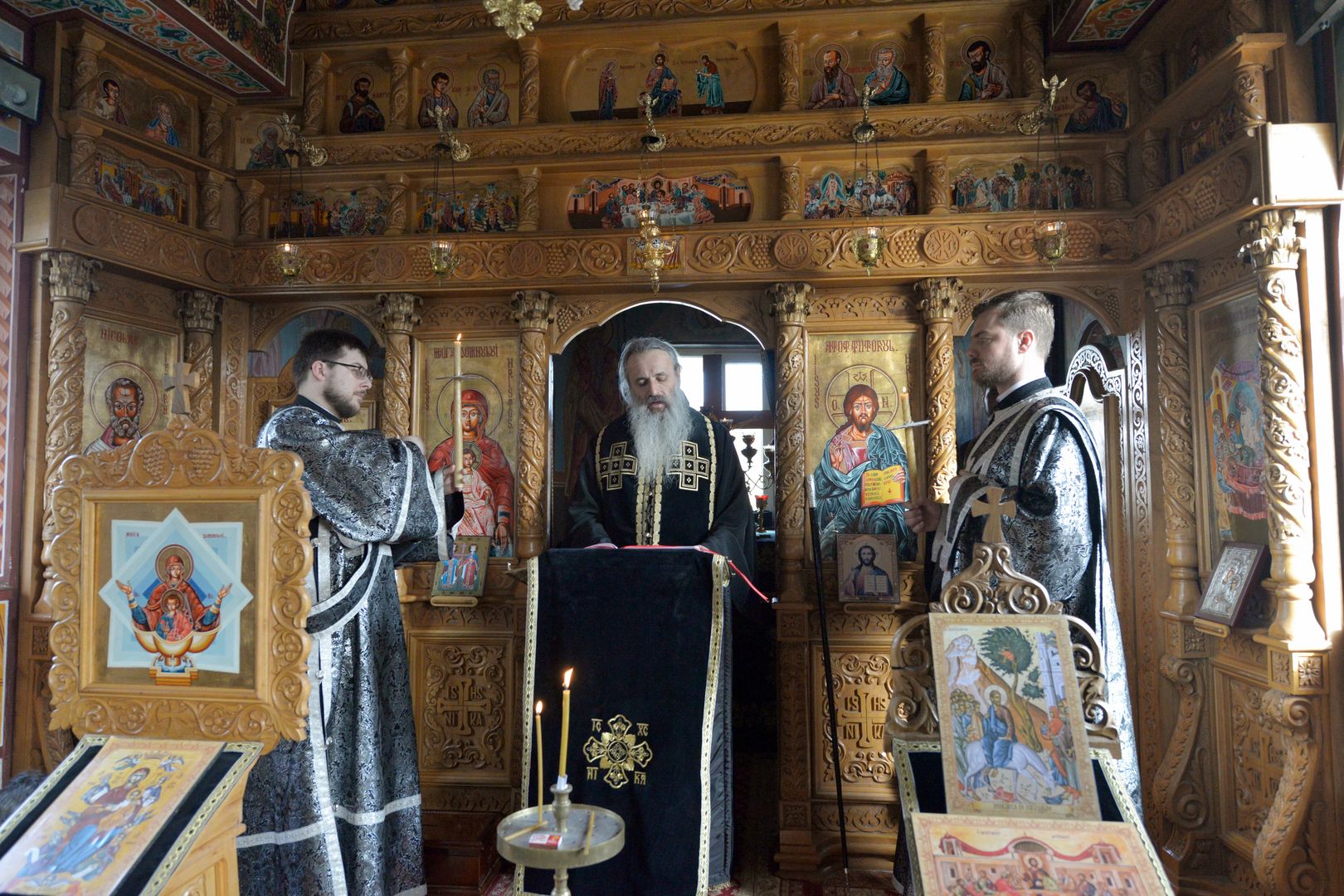 IPS Mitropolit Teofan în vizită pastorală la parohiile din Arhiepiscopia Iaşilor