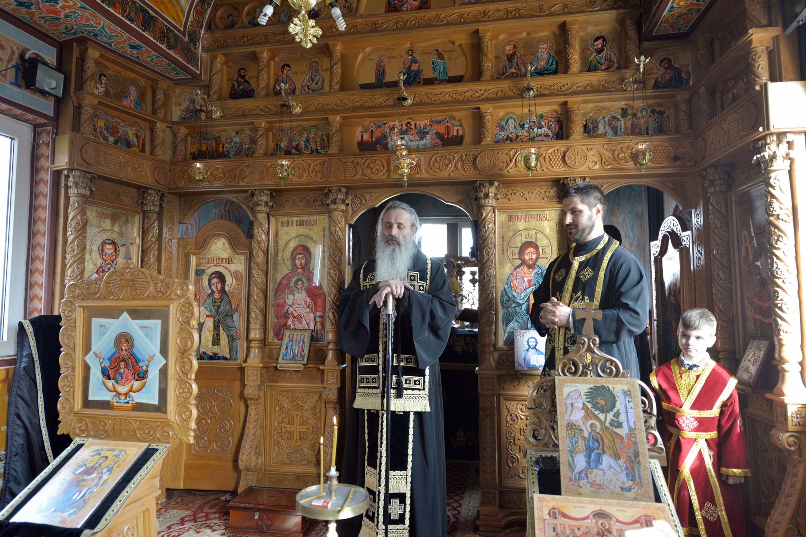 IPS Mitropolit Teofan în vizită pastorală la parohiile din Arhiepiscopia Iaşilor