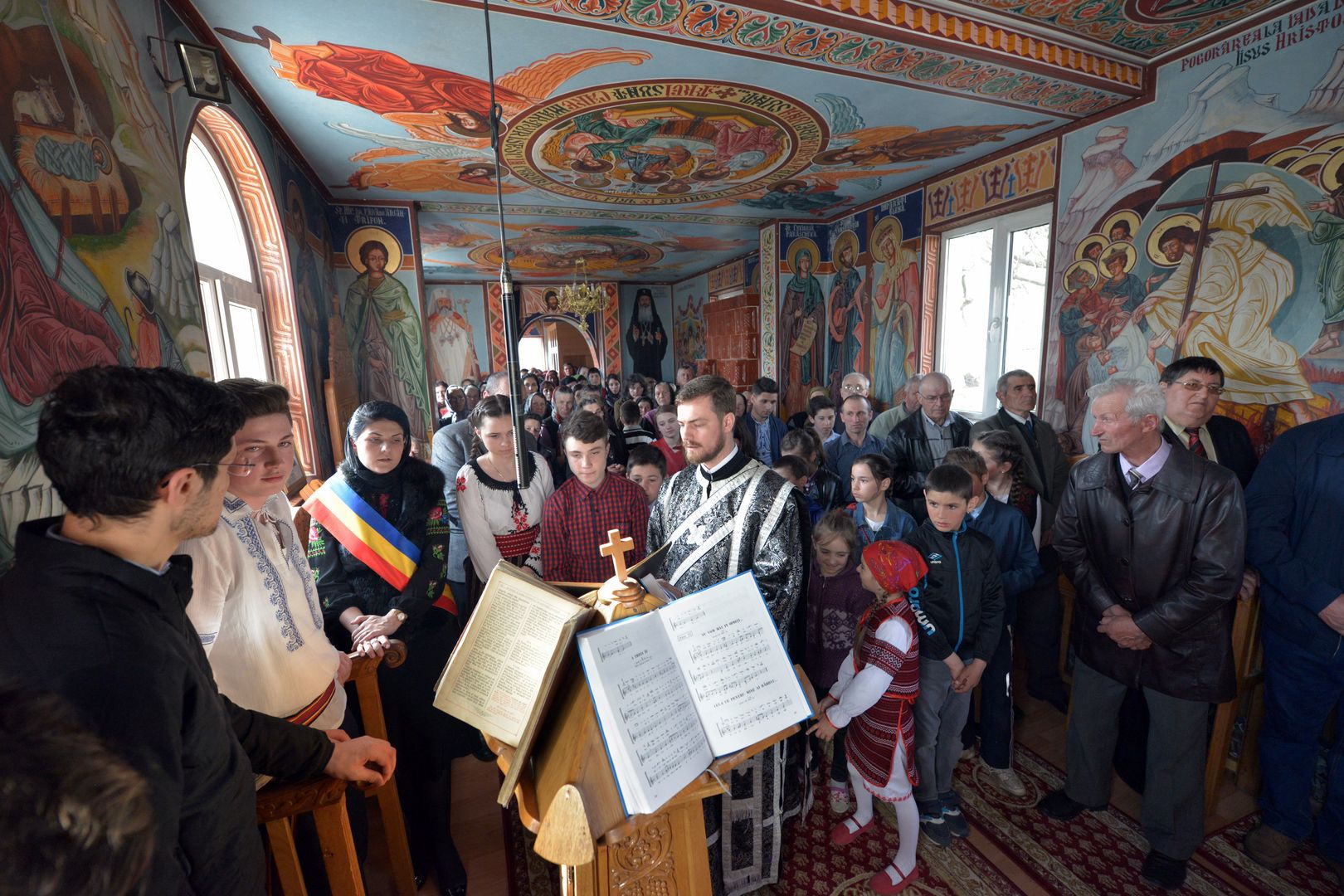 IPS Mitropolit Teofan în vizită pastorală la parohiile din Arhiepiscopia Iaşilor