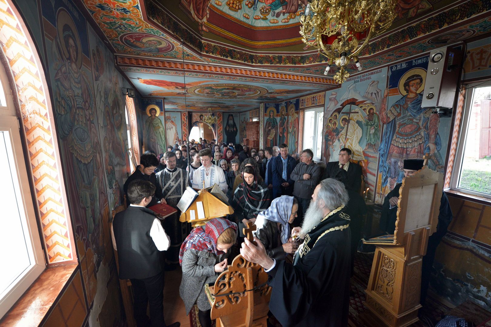 IPS Mitropolit Teofan în vizită pastorală la parohiile din Arhiepiscopia Iaşilor