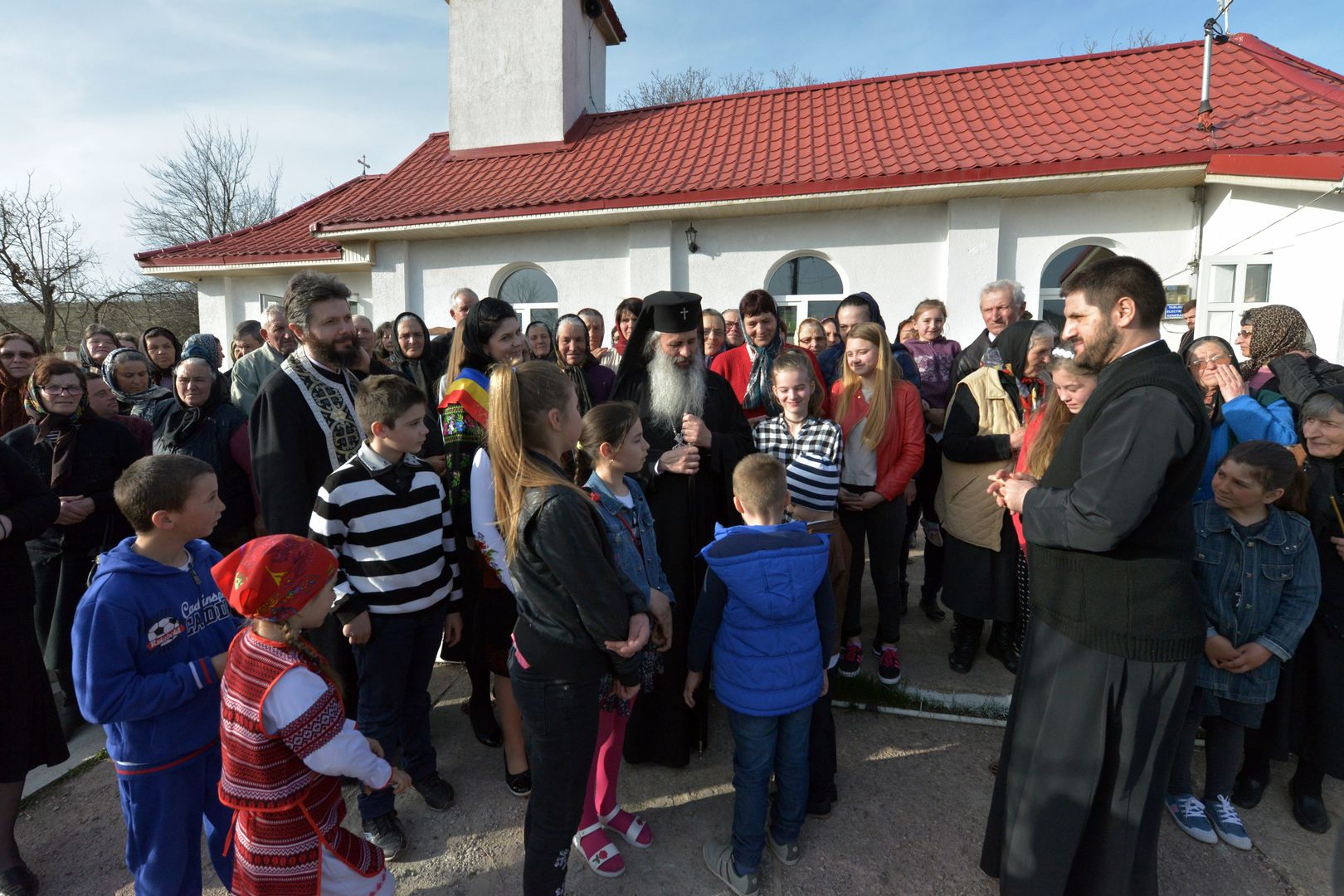 IPS Mitropolit Teofan în vizită pastorală la parohiile din Arhiepiscopia Iaşilor