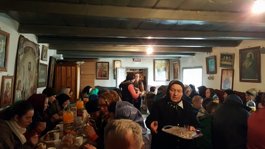 O masa caldă în cadrul proiectului „Masa este plină, ospătați-vă toți!”