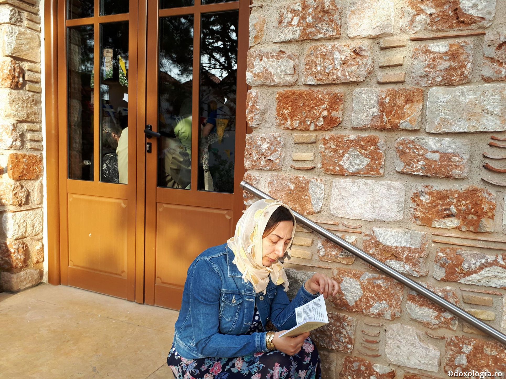 Pelerini din toată lumea s-au închinat la moaștele Sfântului Efrem cel Nou