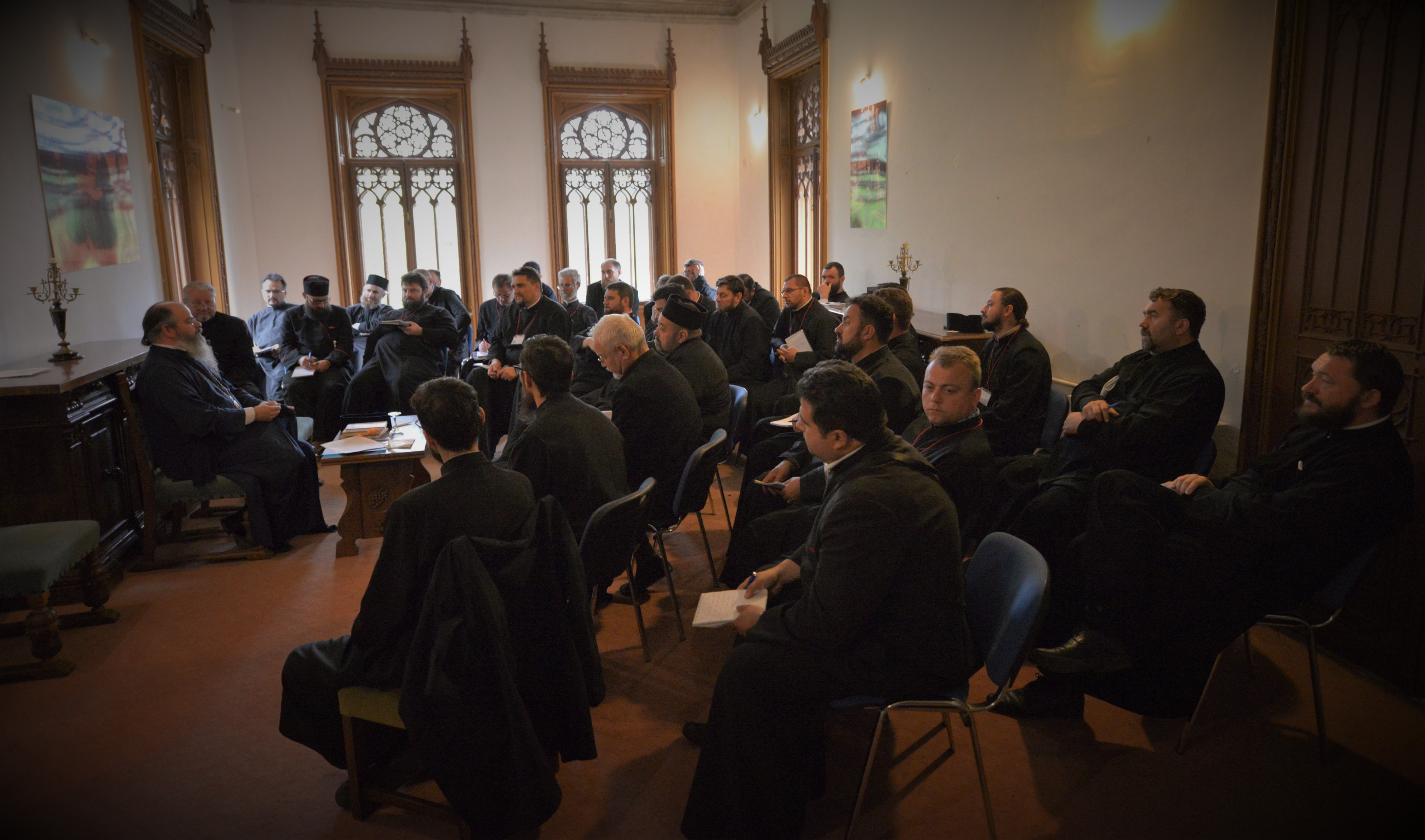 (Video) Liturghie arhierească la cursurile pentru obținerea gradelor în preoție de la Miclăușeni