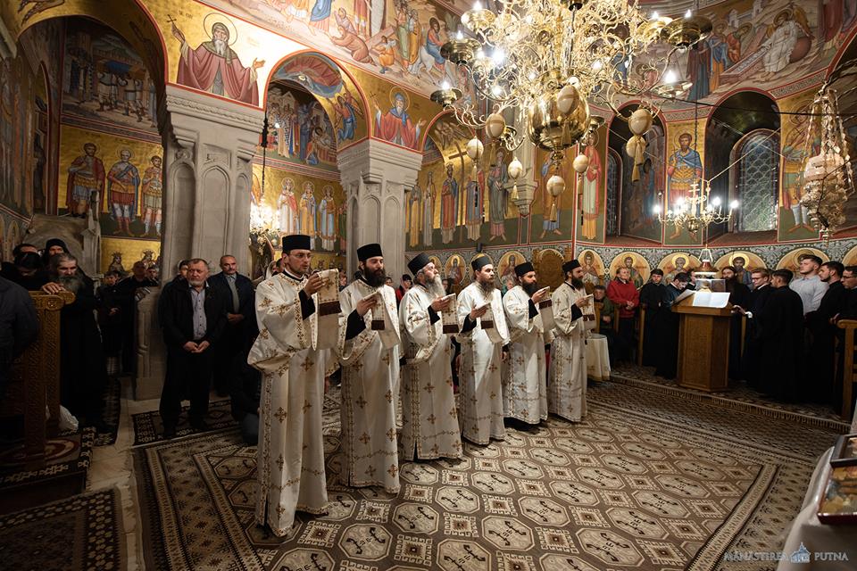 Sărbătoarea Sfântului Iacob Putneanu la Mănăstirea Putna: „De la Sfântul Iacob învățăm cele ale Școlii și cele ale Bisericii”