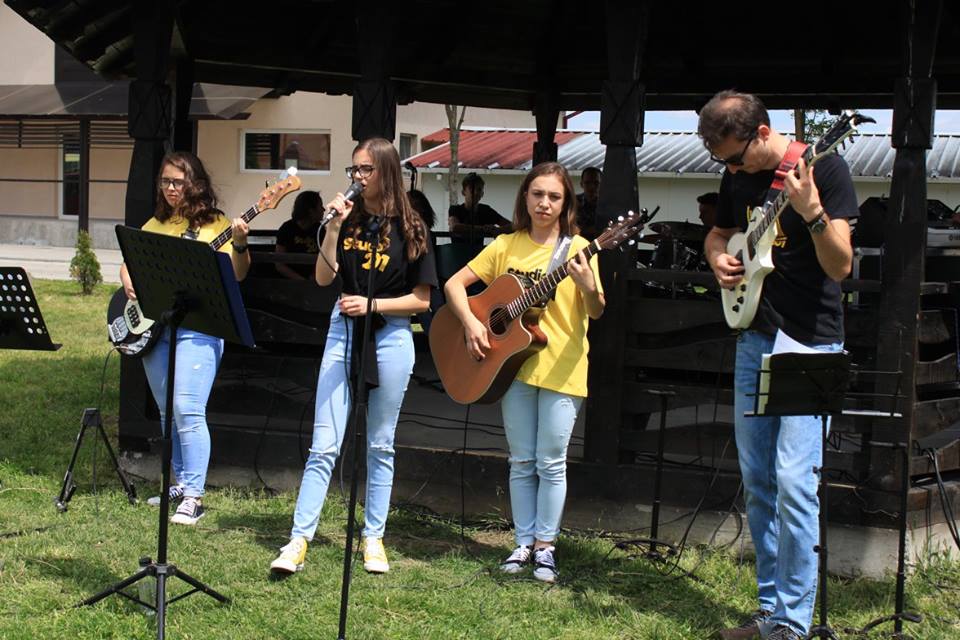 Horă a unirii artelor la Aşezământul de Copii „Sfântul Leontie de la Rădăuţi“