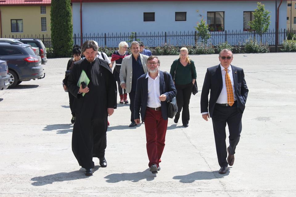 Horă a unirii artelor la Aşezământul de Copii „Sfântul Leontie de la Rădăuţi“