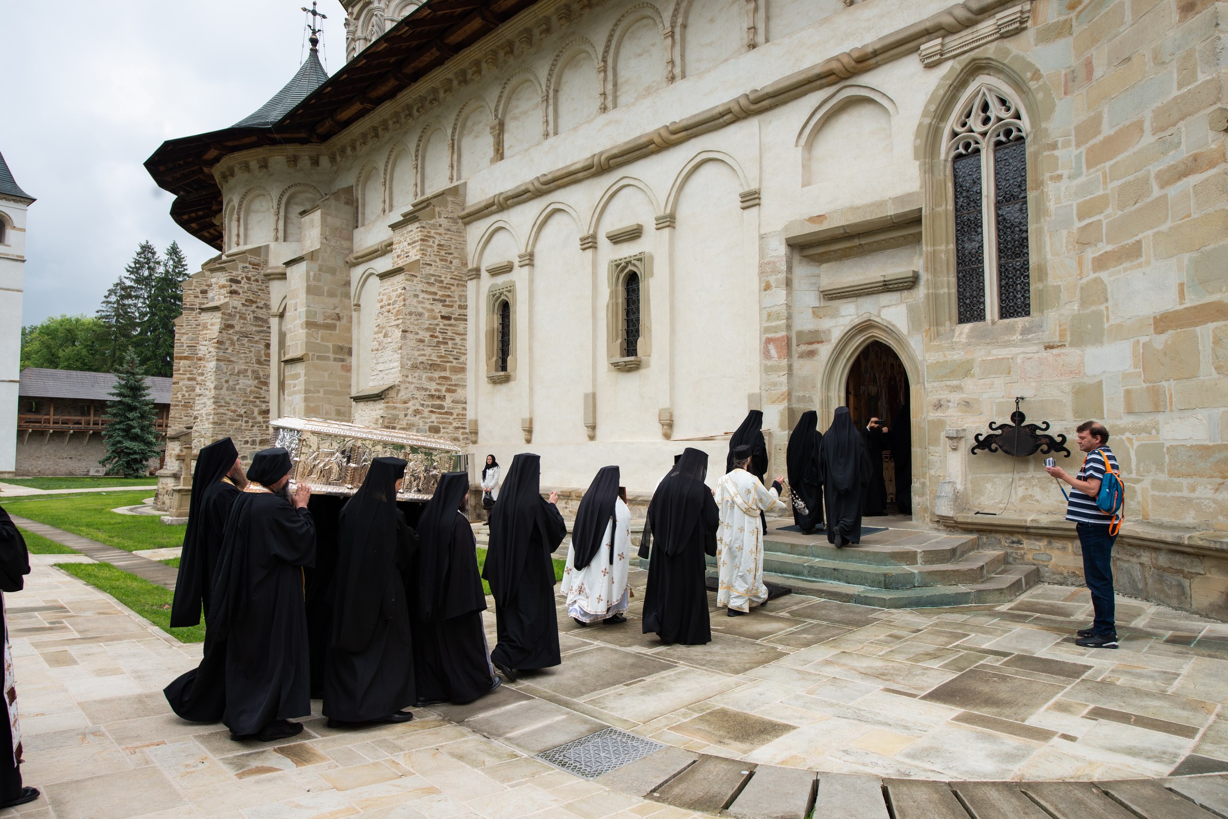 Sărbătoarea Sfântului Iacob Putneanu la Mănăstirea Putna: „De la Sfântul Iacob învățăm cele ale Școlii și cele ale Bisericii”