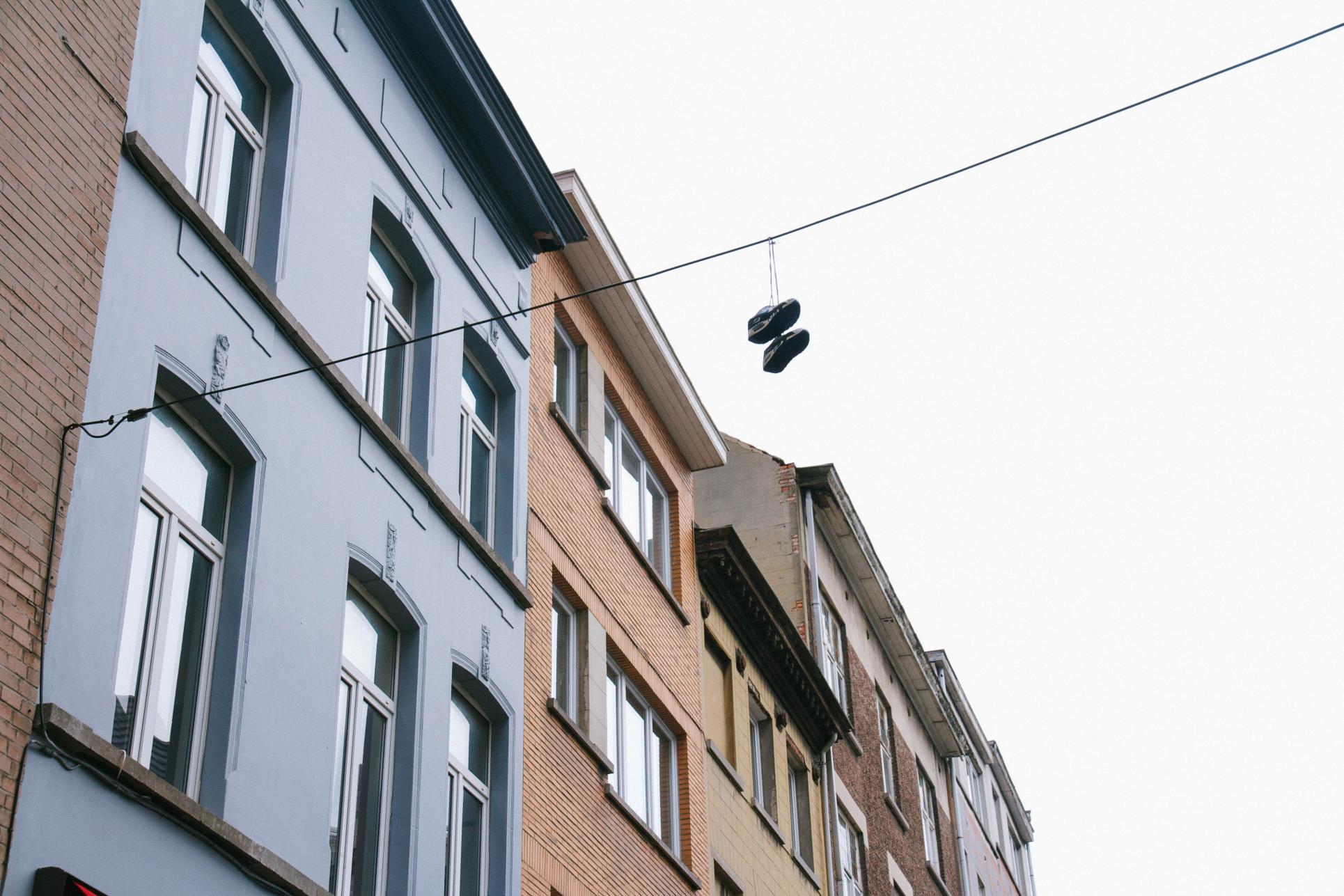 Cum ajung oamenii să se simtă atât de singuri?