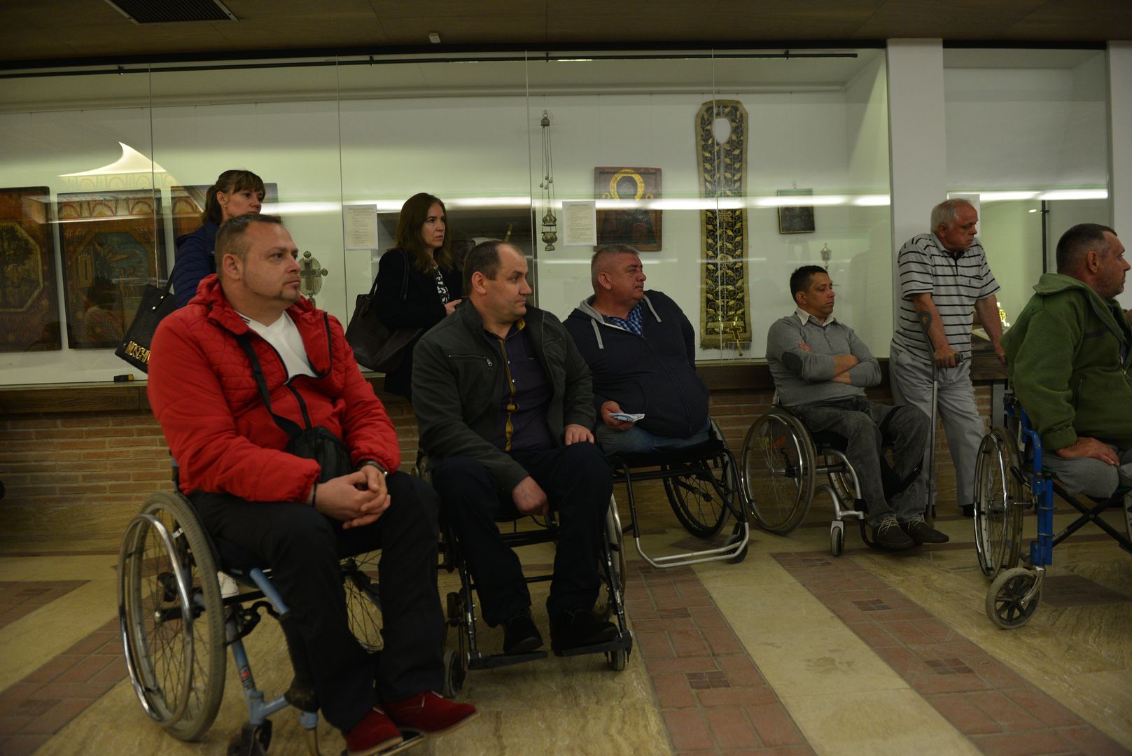 Episcopia Ortodoxă Română a Italiei a donat la Iaşi cărucioare persoanelor cu dizabilităţia