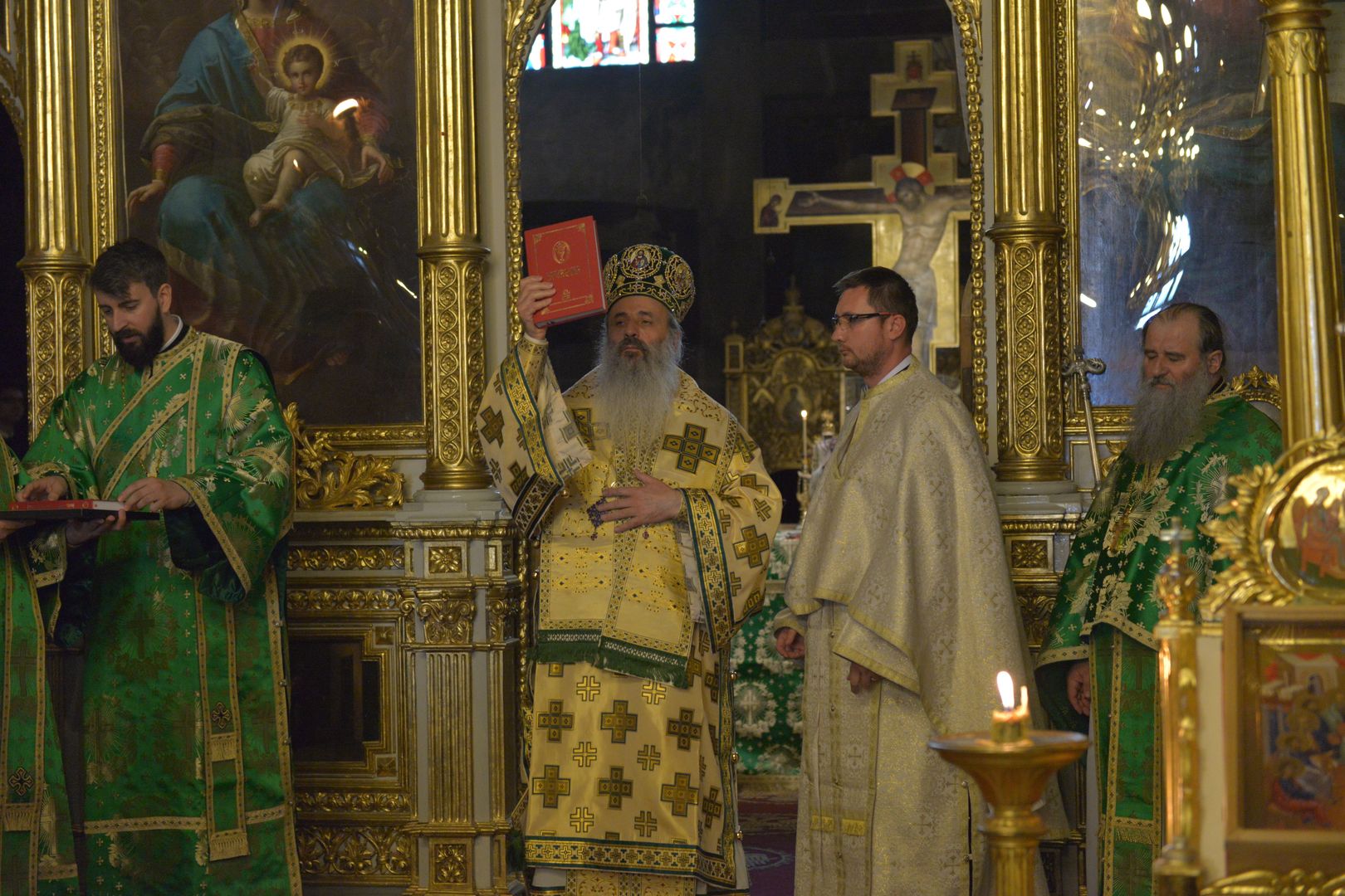 Sărbătoarea Pogorârii Duhului Sfânt la Catedrala Mitropolitană din Iași – „Țelul vieții creștine este dobândirea Duhului Sfânt”