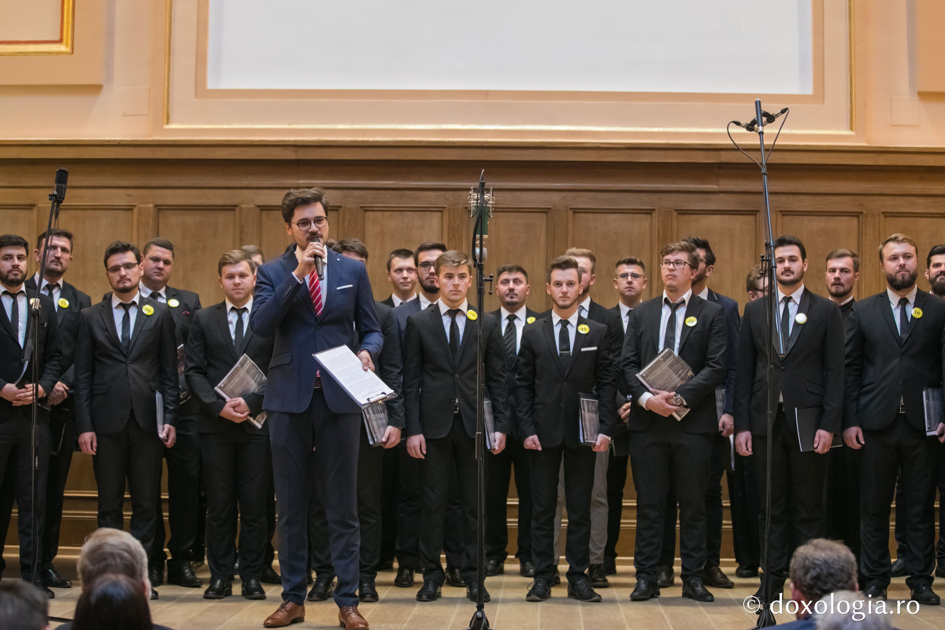 Corul bărbătesc „Sfântul Ierarh Iosif Naniescu” a împlinit 10 ani de activitate