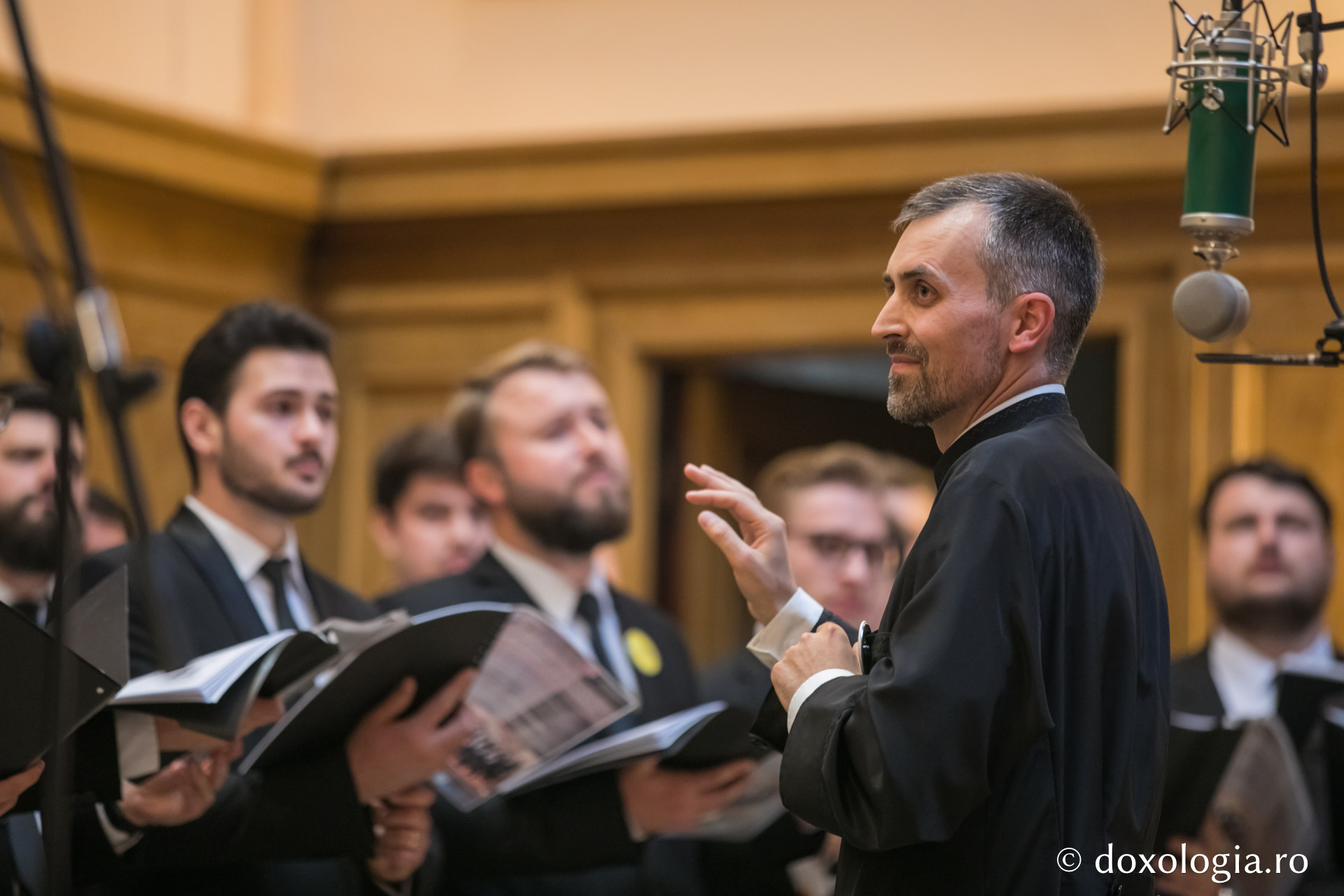 Corul bărbătesc „Sfântul Ierarh Iosif Naniescu” a împlinit 10 ani de activitate