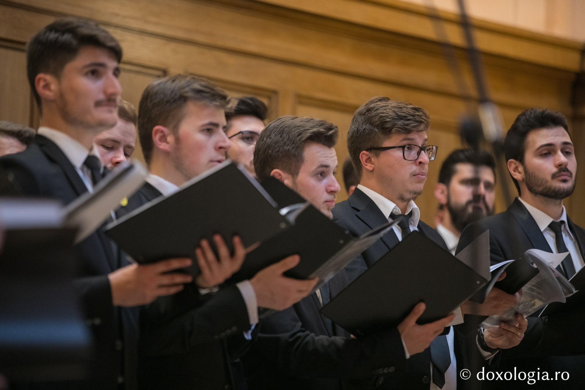 Corul bărbătesc „Sfântul Ierarh Iosif Naniescu” a împlinit 10 ani de activitate