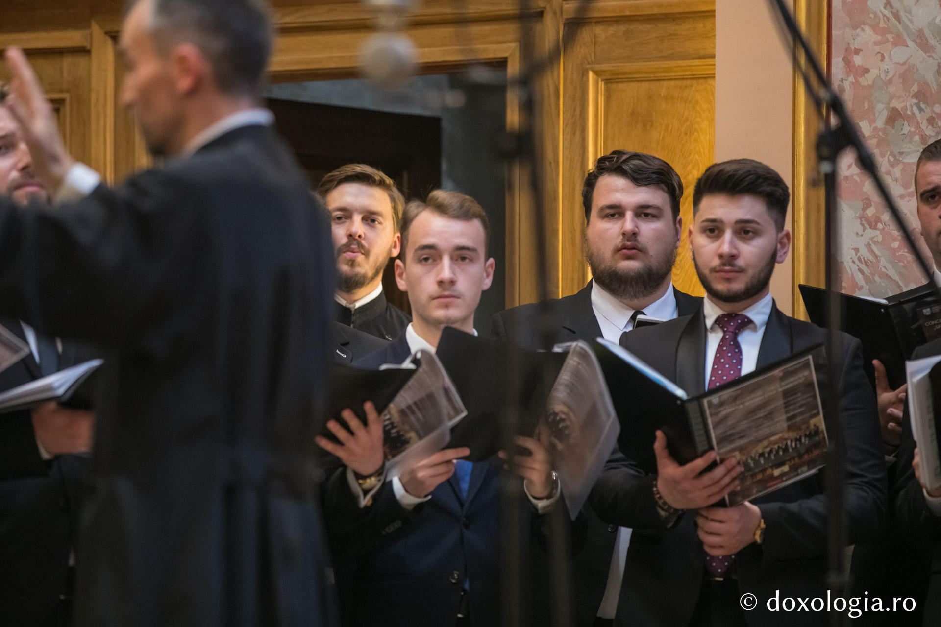 Corul bărbătesc „Sfântul Ierarh Iosif Naniescu” a împlinit 10 ani de activitate