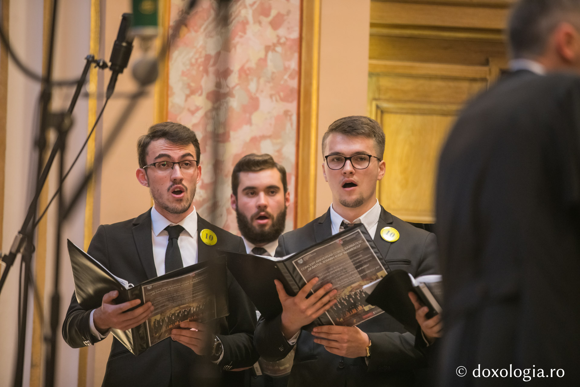 Corul bărbătesc „Sfântul Ierarh Iosif Naniescu” a împlinit 10 ani de activitate