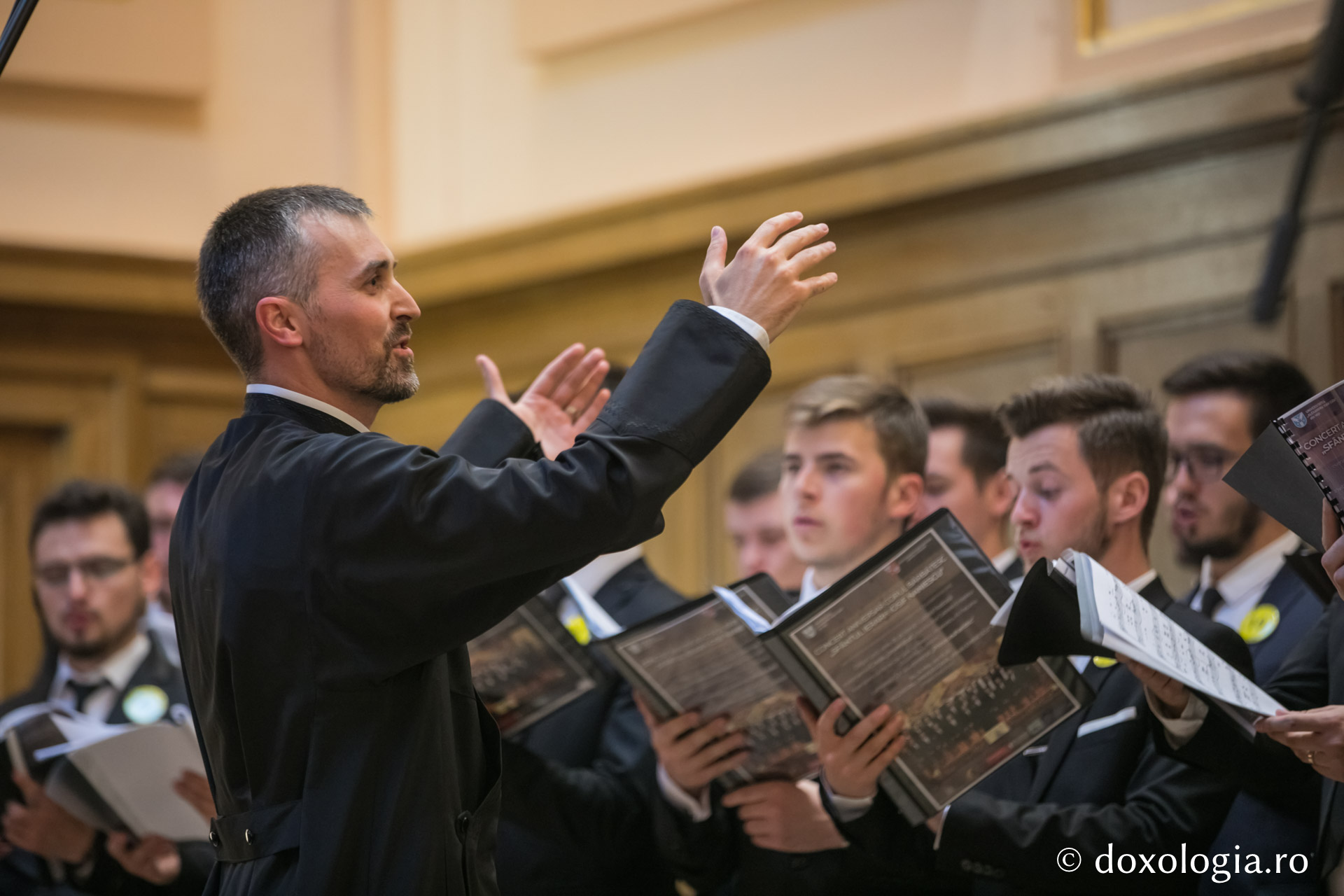 Corul bărbătesc „Sfântul Ierarh Iosif Naniescu” a împlinit 10 ani de activitate