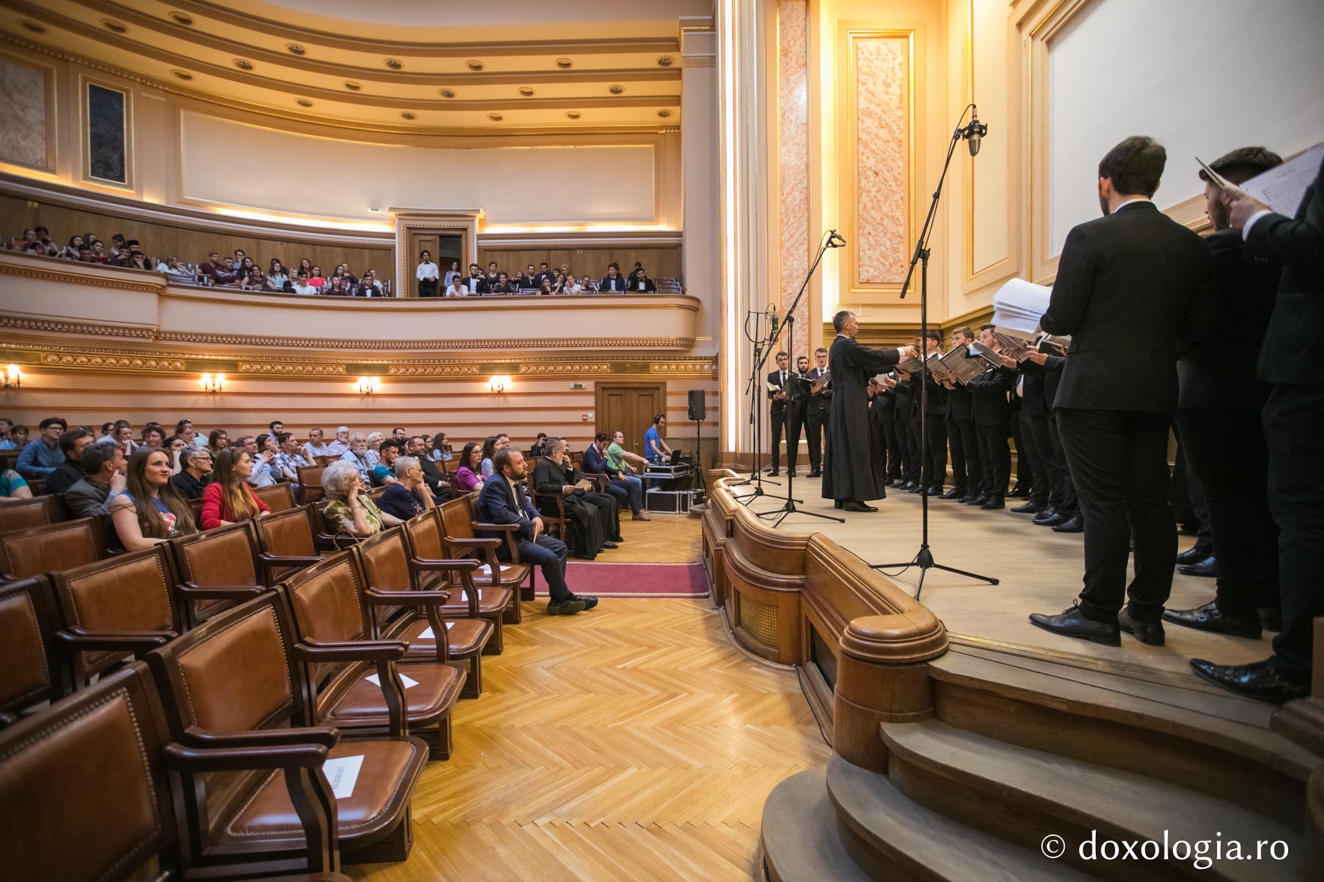 Corul bărbătesc „Sfântul Ierarh Iosif Naniescu” a împlinit 10 ani de activitate