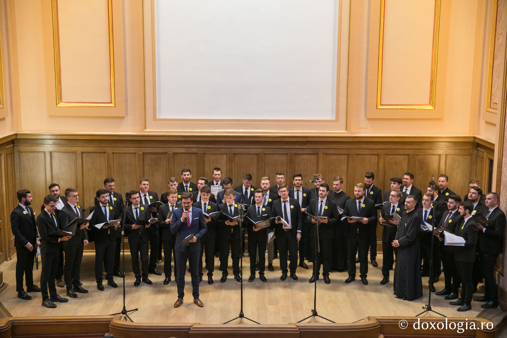 Corul bărbătesc „Sfântul Ierarh Iosif Naniescu” a împlinit 10 ani de activitate