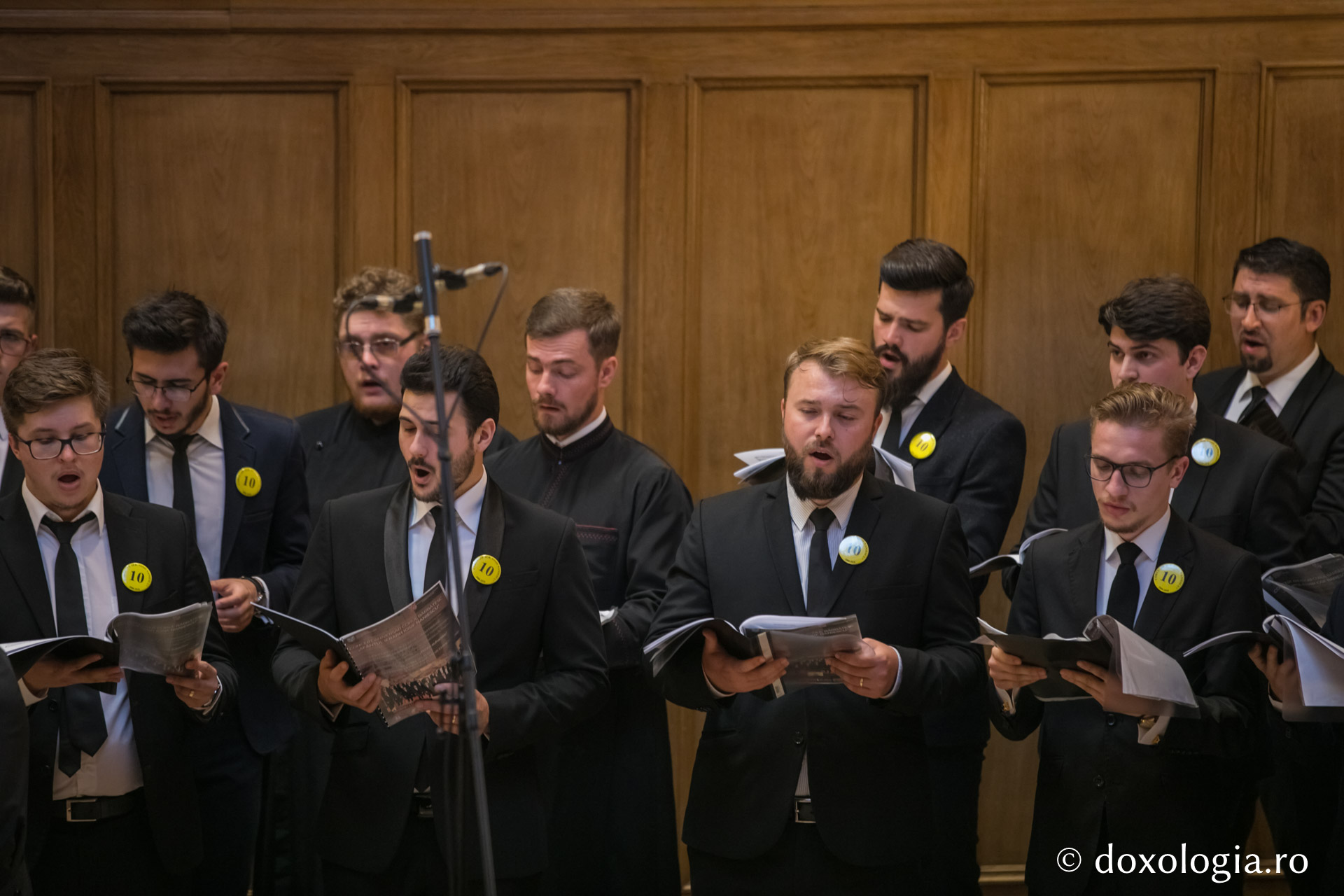 Corul bărbătesc „Sfântul Ierarh Iosif Naniescu” a împlinit 10 ani de activitate