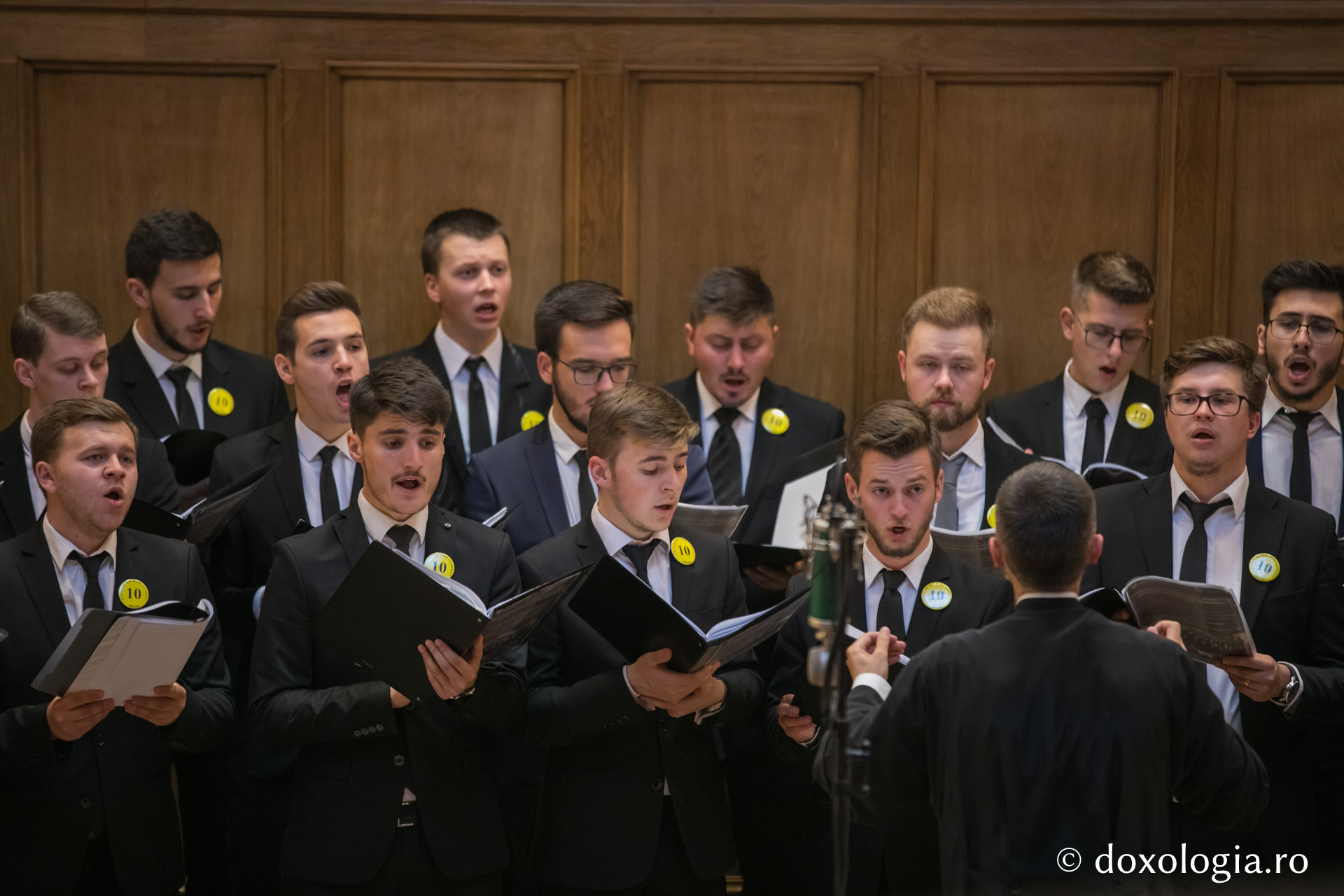 Corul bărbătesc „Sfântul Ierarh Iosif Naniescu” a împlinit 10 ani de activitate