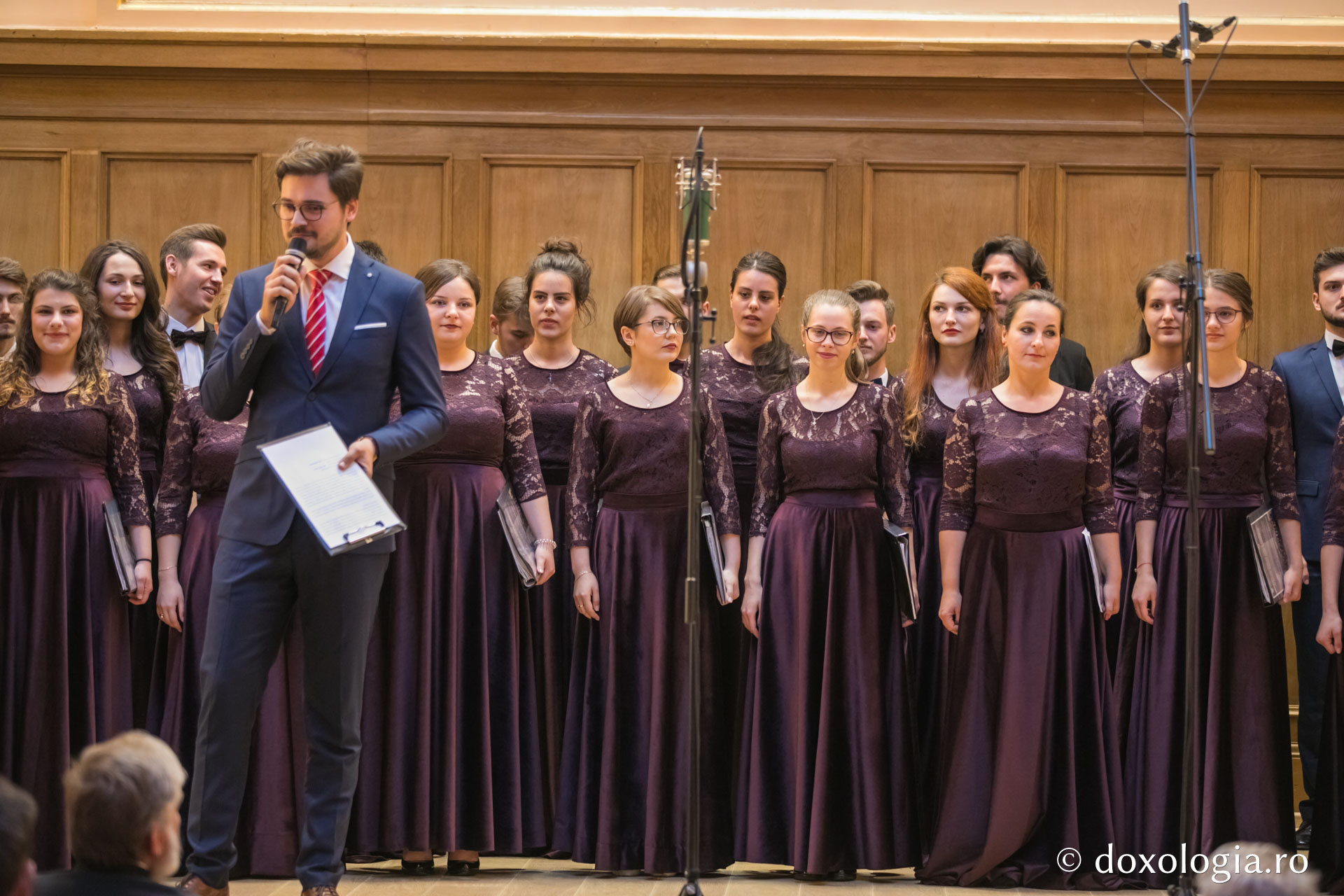 Corul bărbătesc „Sfântul Ierarh Iosif Naniescu” a împlinit 10 ani de activitate