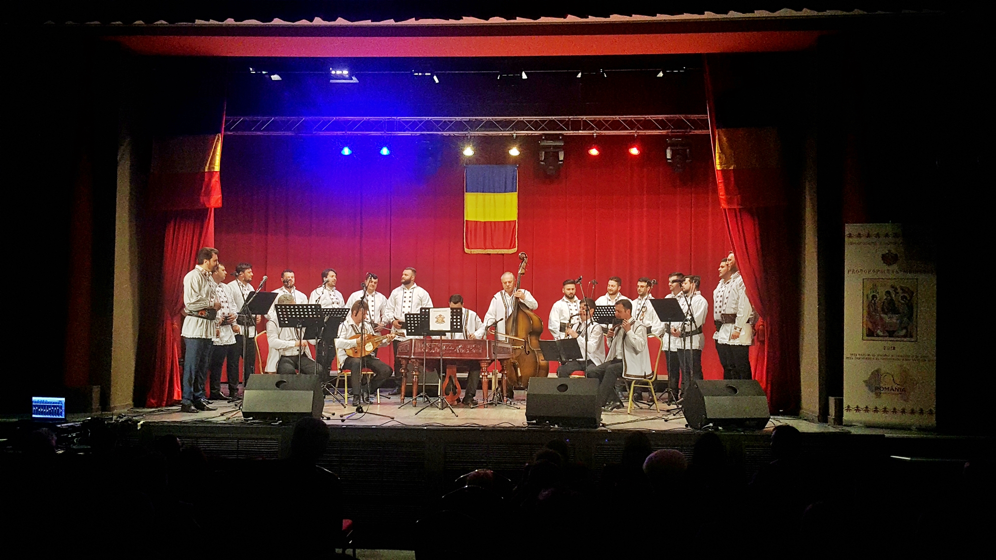 Concert extraordinar de folclor și cântece patriotice