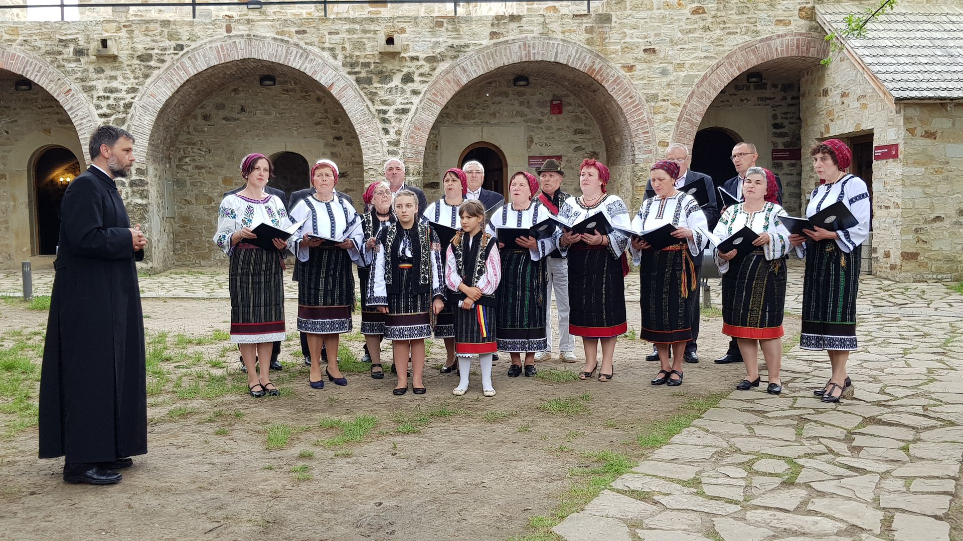 Concertul „Cântec și poezie românească“ la Cetatea din Suceava