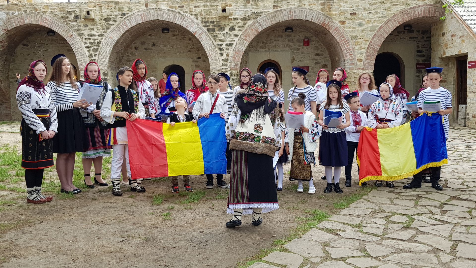 Concertul „Cântec și poezie românească“ la Cetatea din Suceava