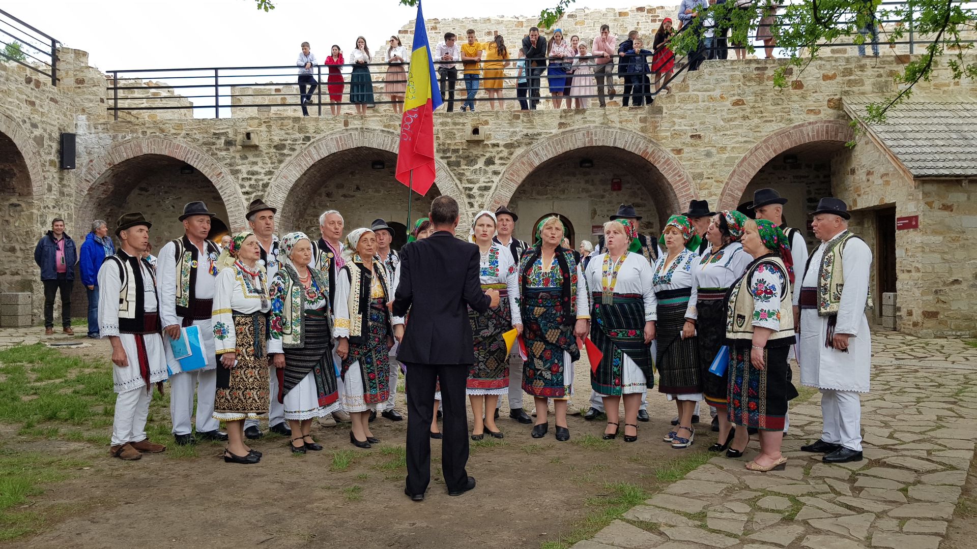 Concertul „Cântec și poezie românească“ la Cetatea din Suceava