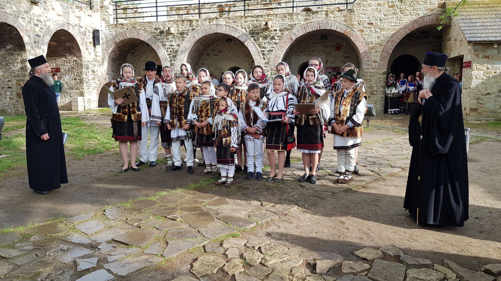 Concertul „Cântec și poezie românească“ la Cetatea din Suceava