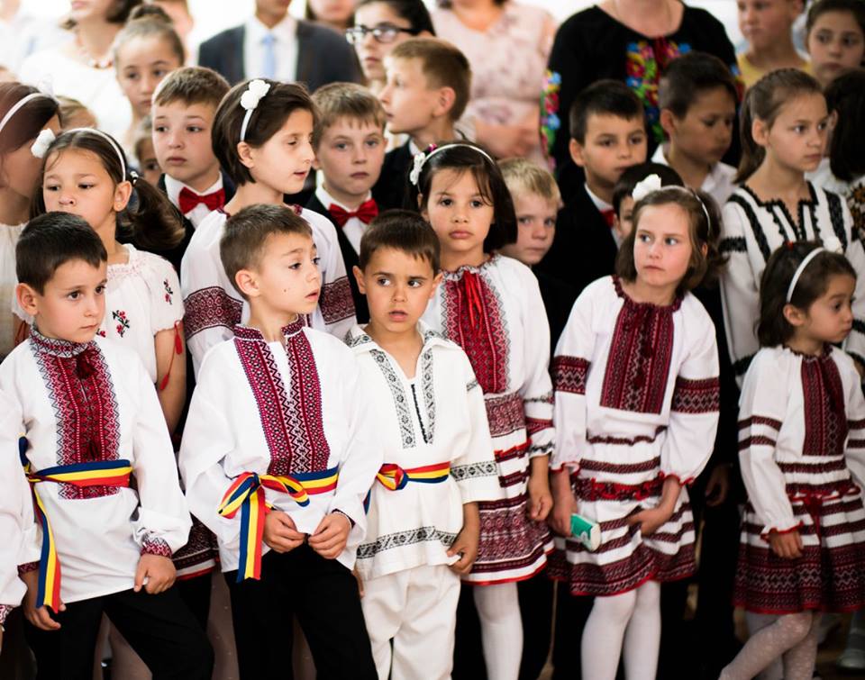 Horă a unirii artelor la Aşezământul de Copii „Sfântul Leontie de la Rădăuţi“