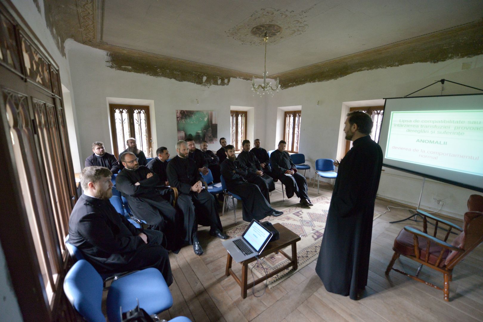 La Miclăușeni continuă cursurile preoțești de formare profesională