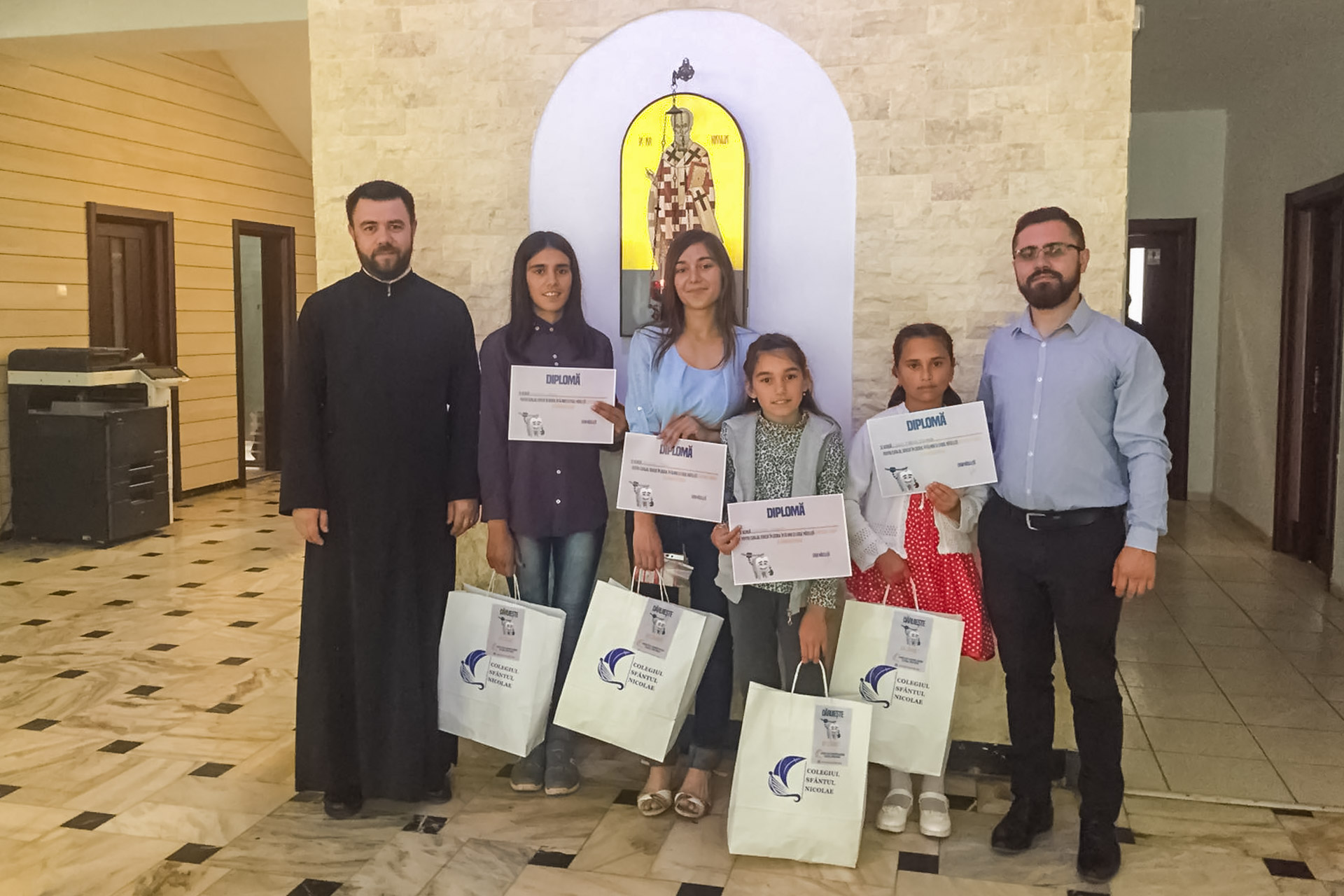 „Dăruiește un zâmbet” – punțile între oameni se construiesc cu credință, milostenie și dragoste