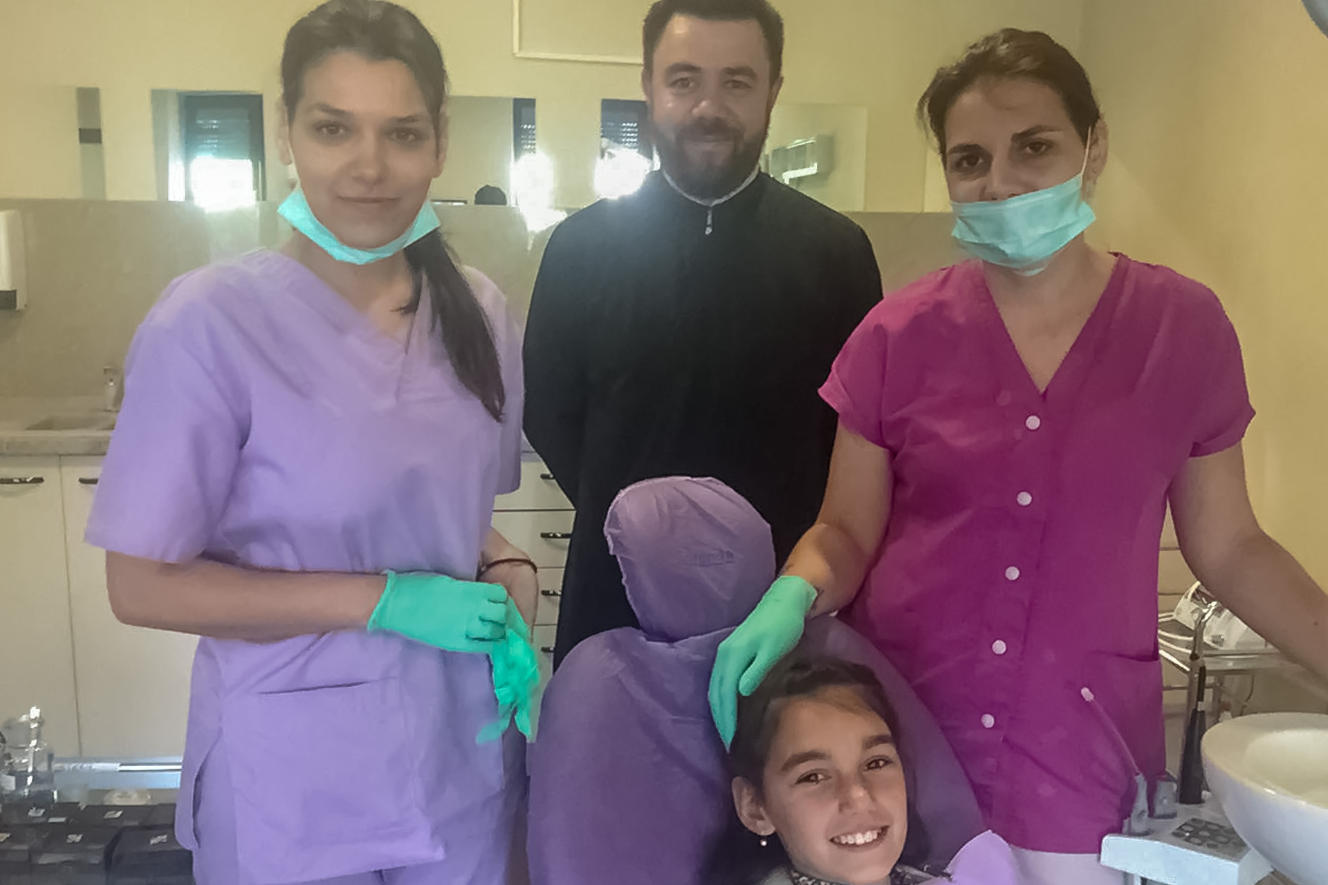 „Dăruiește un zâmbet” – punțile între oameni se construiesc cu credință, milostenie și dragoste „Dăruiește un zâmbet” – punțile între oameni se construiesc cu credință, milostenie și dragoste