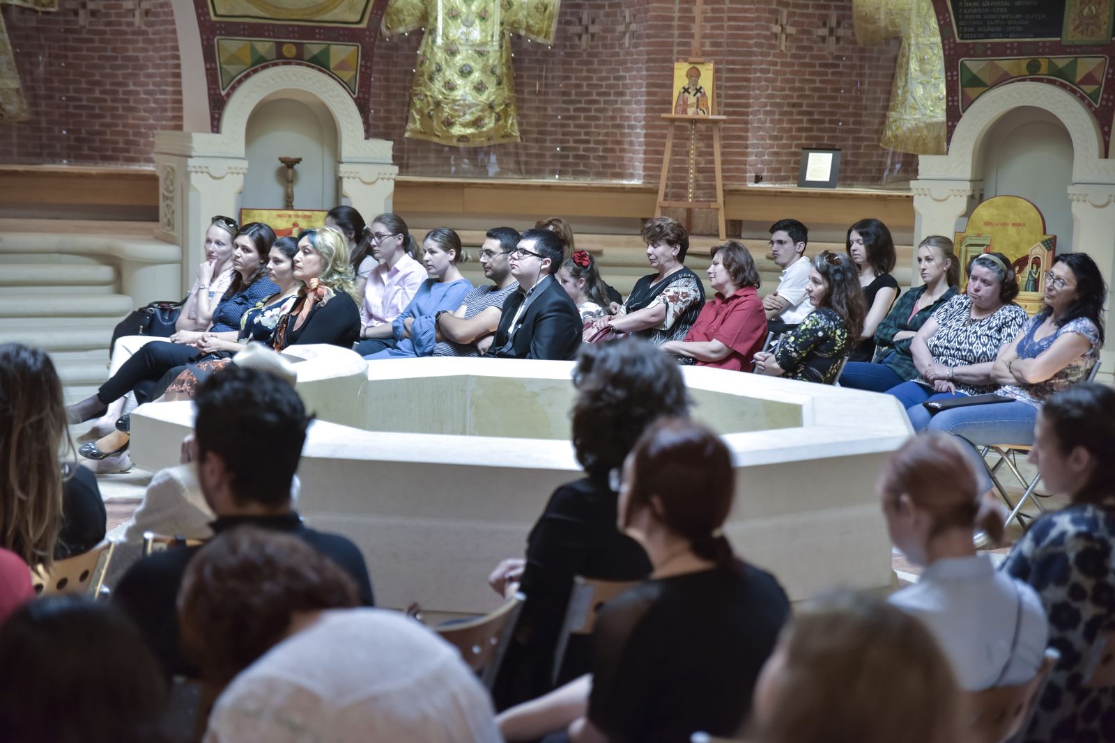 Dezbatere publică pe tema „Familia în societatea contemporană” la Muzeul Mitropolitan