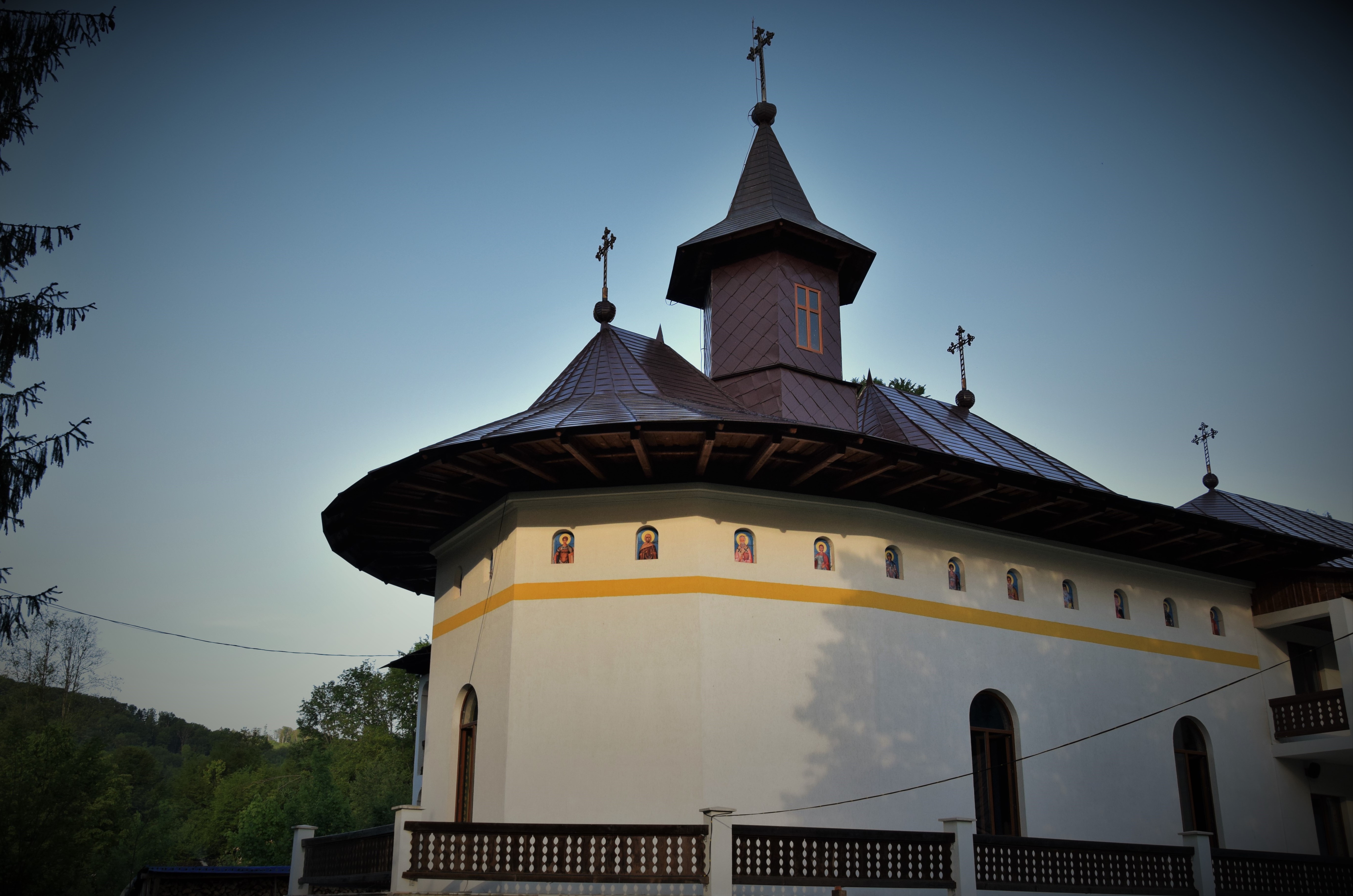 (Video) Paraclisul Schitului Icoana Nouă, sfințit de IPS Teofan