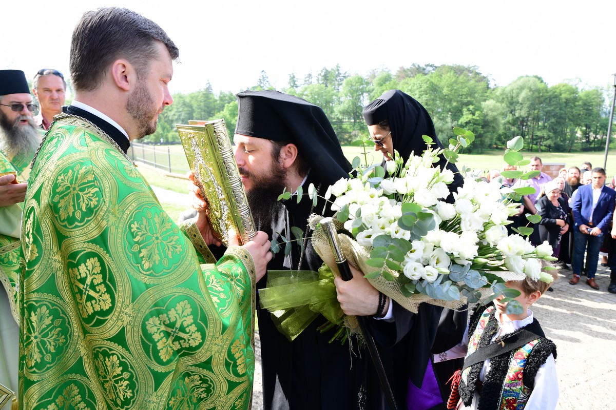 Comuniune la hramul Mănăstirii Dragomirna