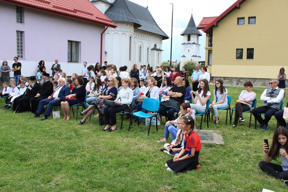 Horă a unirii artelor la Aşezământul de Copii „Sfântul Leontie de la Rădăuţi“