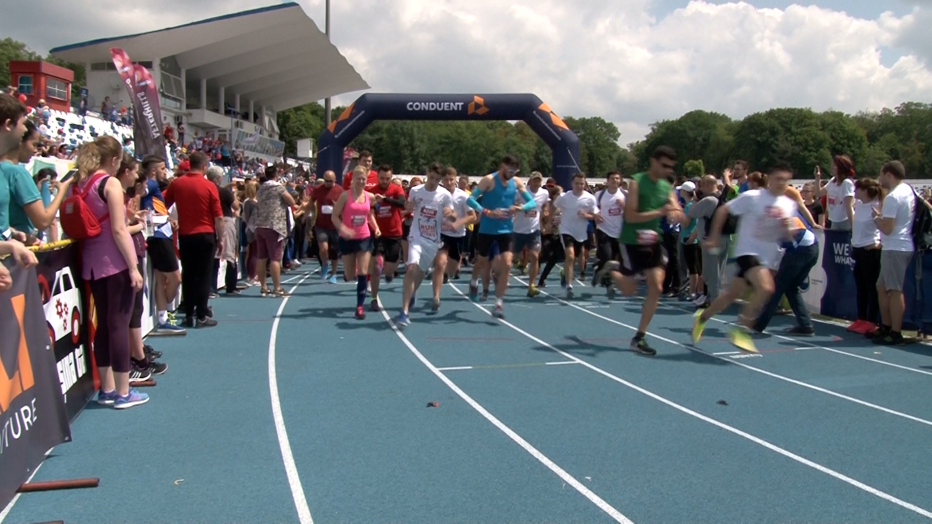 (Video) Proiectul „Cutia cu papucei pentru ei” prezent la „Cros pentru școli”