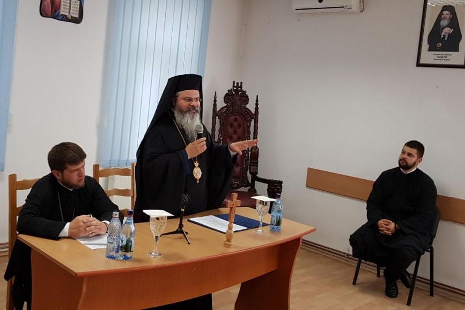 Şedinţa noii Adunări eparhiale a Episcopiei Huşilor