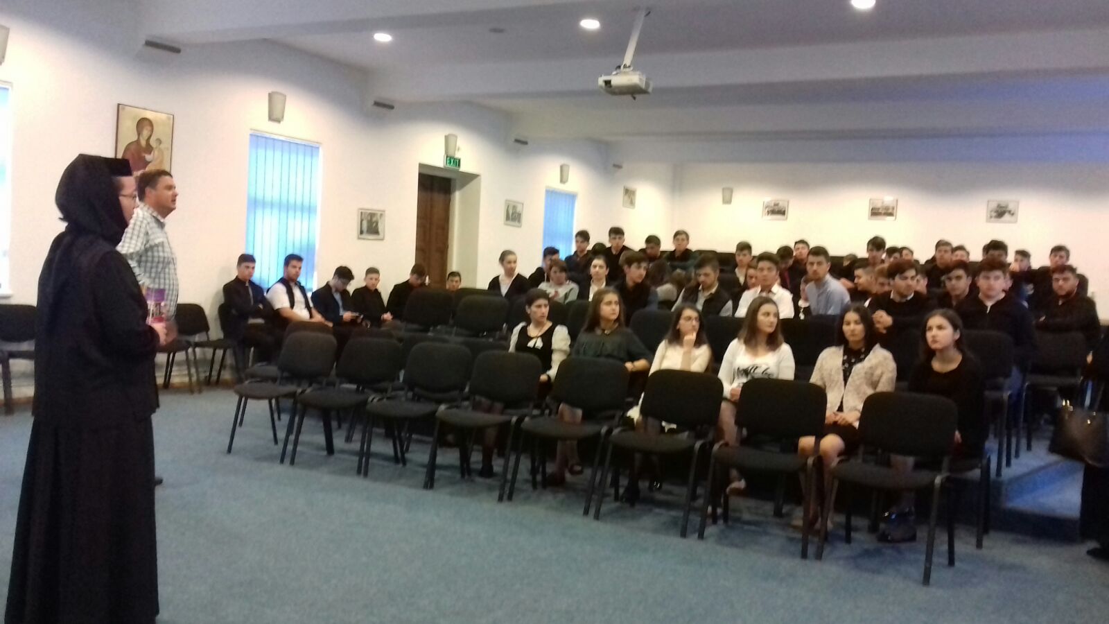 Studenți ai specializării teologie ortodoxă asistență socială la două seminarii nemțene