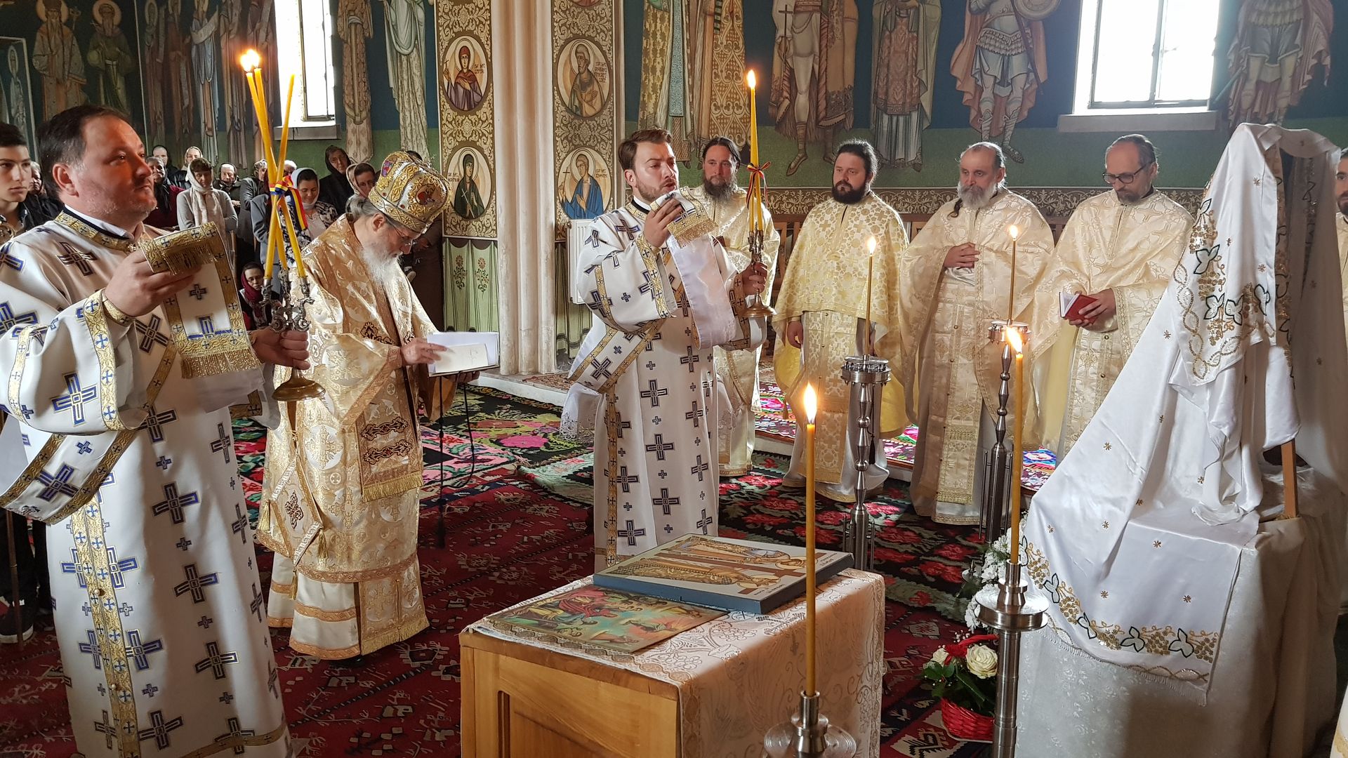 IPS Părinte Arhiepiscop Pimen prezent la hramul Parohiei Slătioara