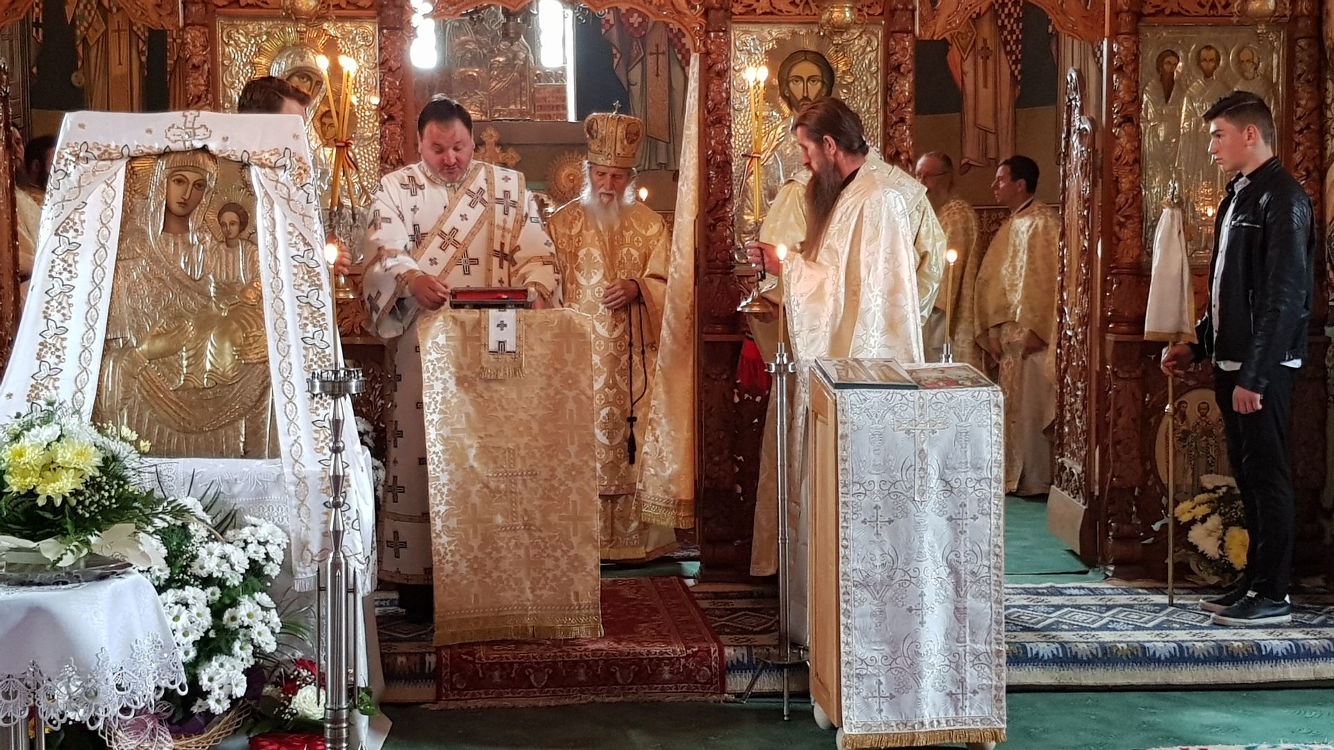 IPS Părinte Arhiepiscop Pimen prezent la hramul Parohiei Slătioara